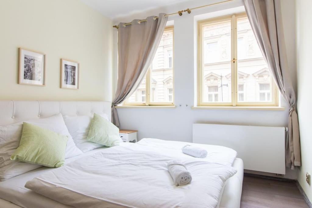 Charles Bridge Tower / Prague Castle View Apartment Exterior photo